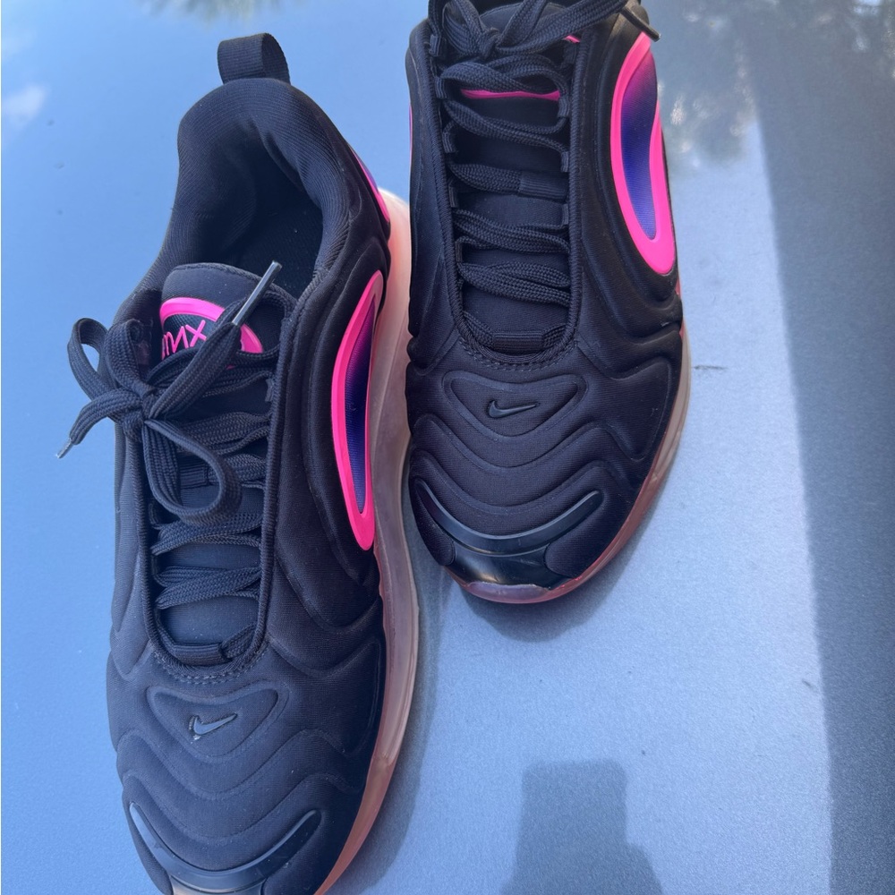 Nike Women's Black and Pink Sneakers